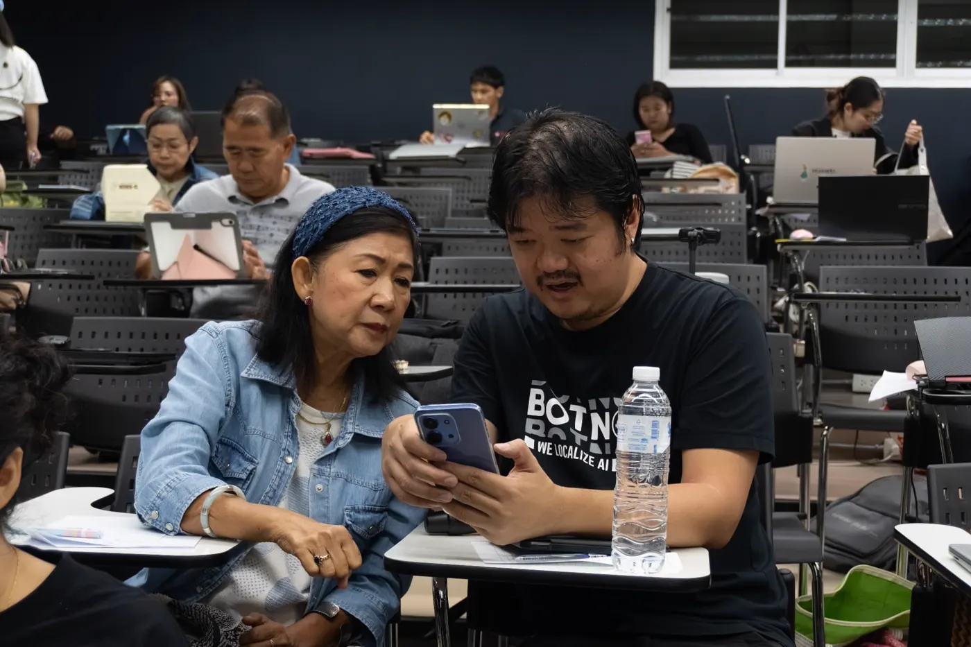 สอนการใช้ AI บนมือถือให้ผู้ประกอบการ